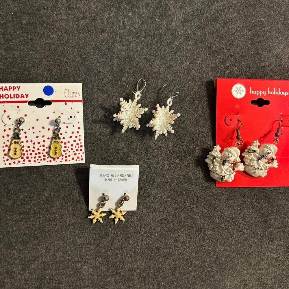 Holiday earrings and snowflake snowman bundle - 4 pairs of earrings‎